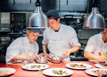 Charleston chef heats up Coliseum and Convention Center with cooking demo