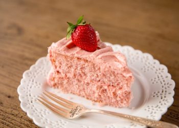 Walmart Sells Graduation Cake To Mom Without Telling Her It’s Styrofoam
