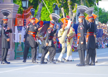 Pakistan Rangers alternate chocolates on Eid