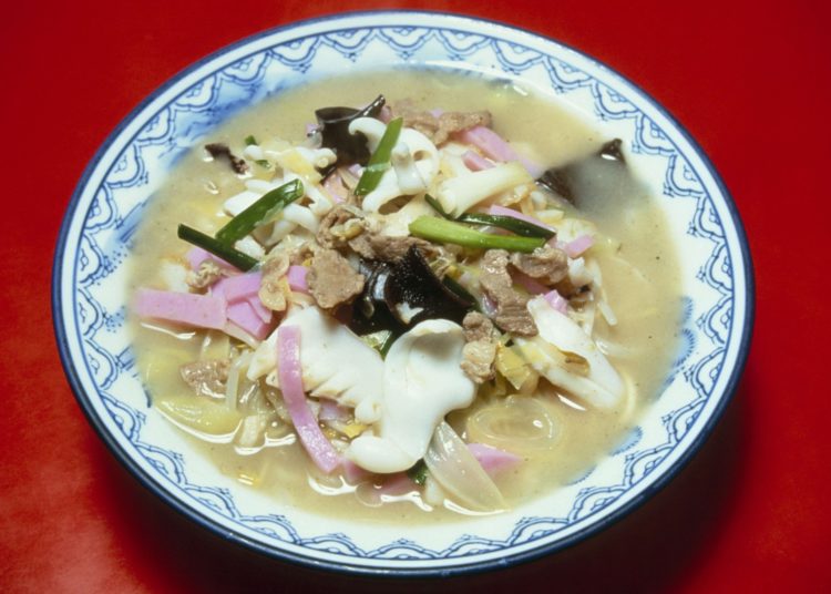 Photo of Chinese sailors with Australian toddler meals triggers row
