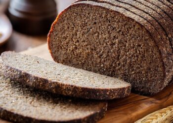 KEEP THE FOLLOWING TIPS IN MIND WHEN BAKING WITH RYE FLOUR